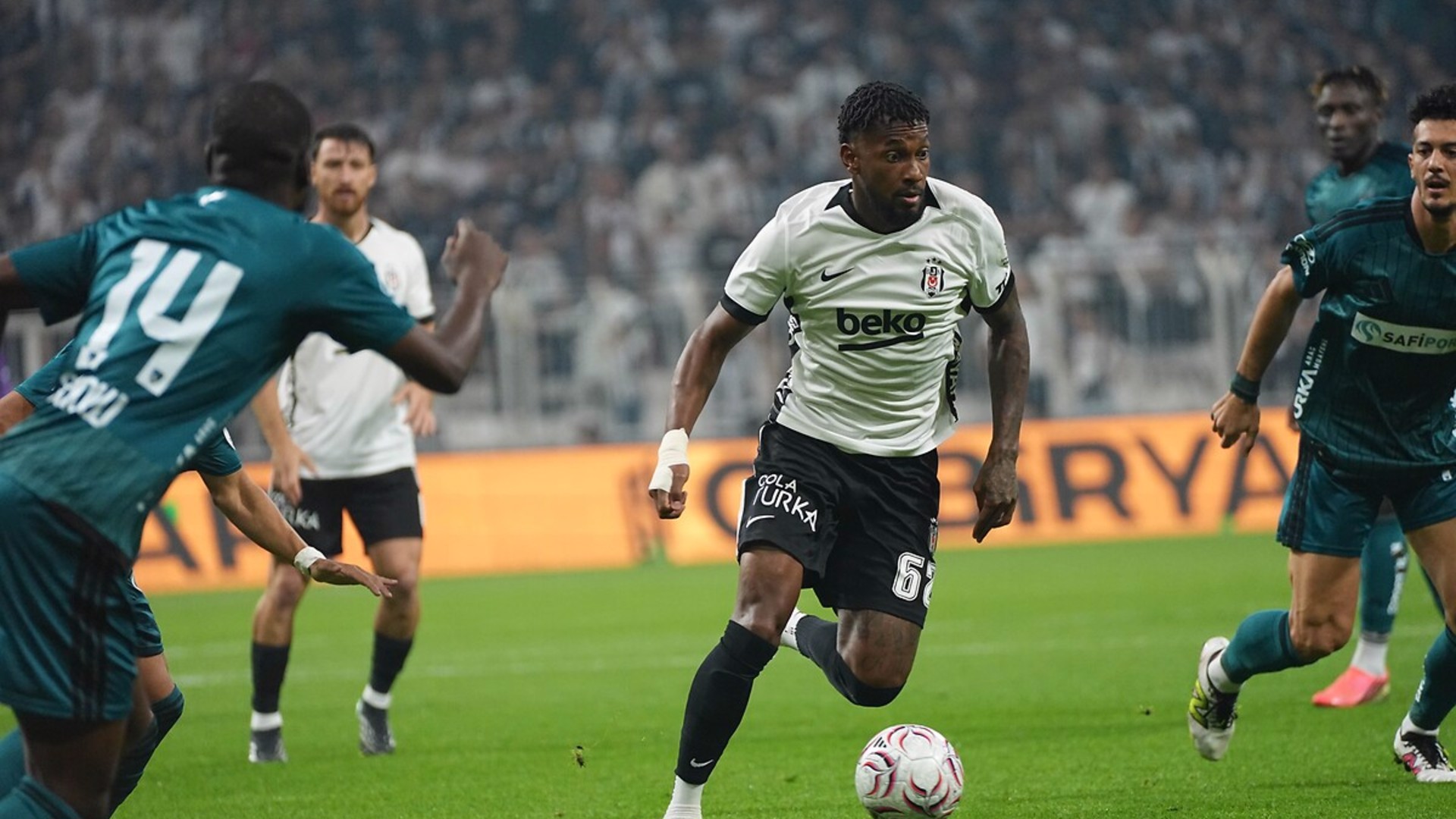 Yazarların Beşiktaş yorumları
