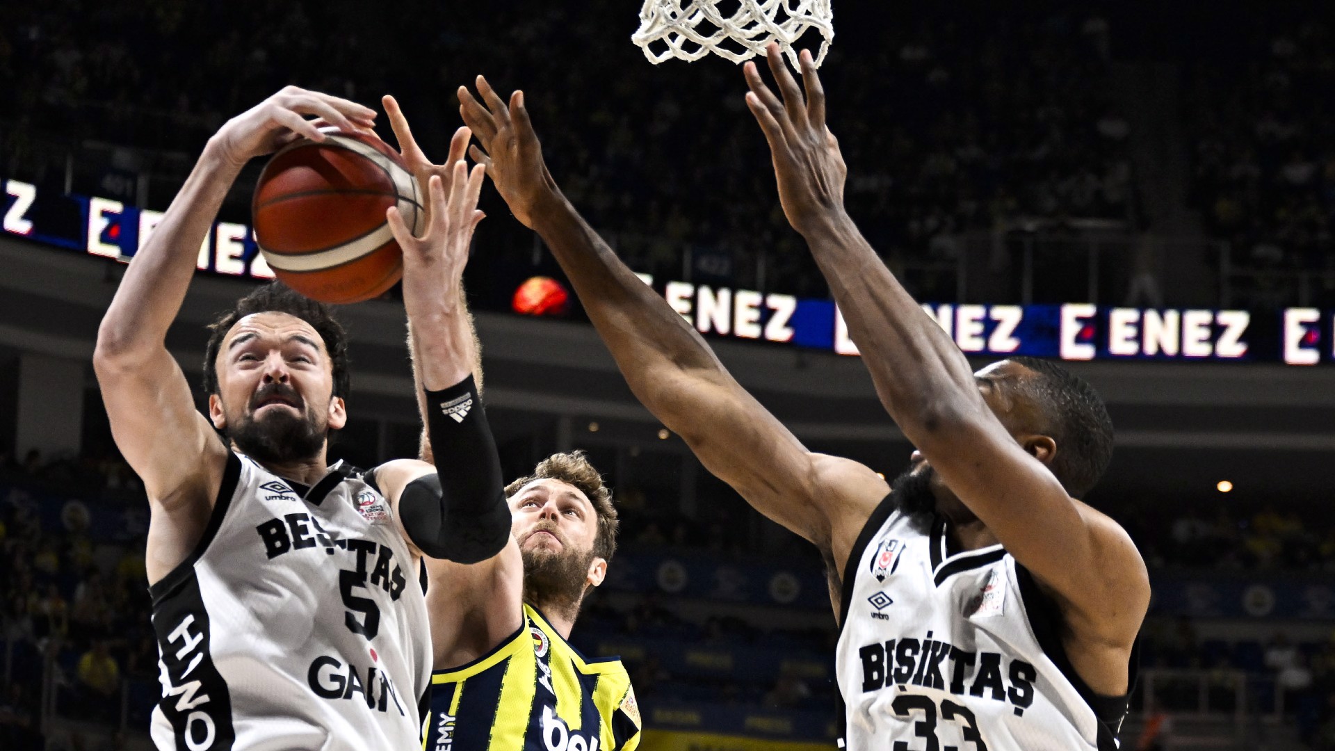Beşiktaş Gain seride ilk maçı aldı