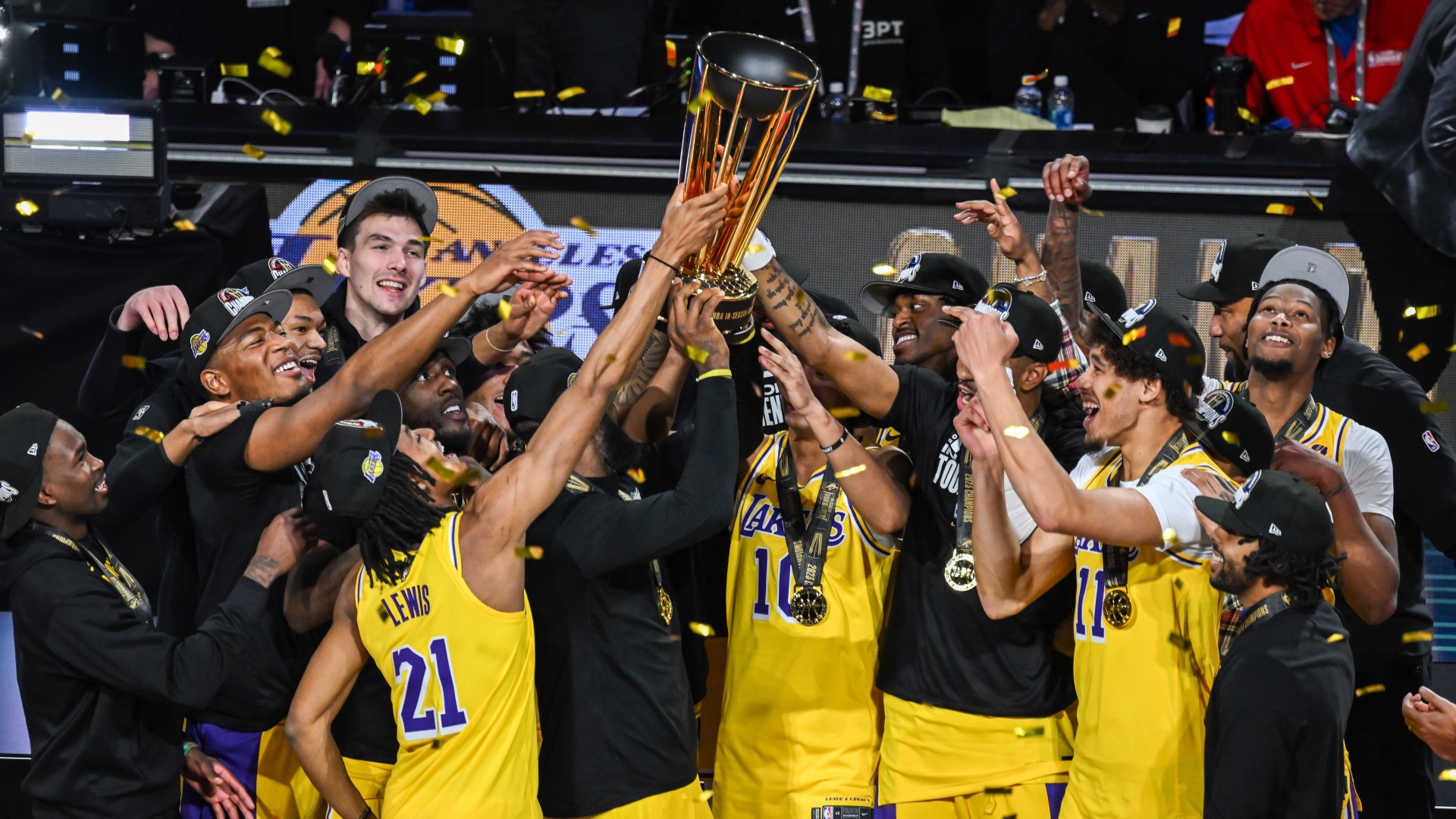 İlk şampiyon LA Lakers