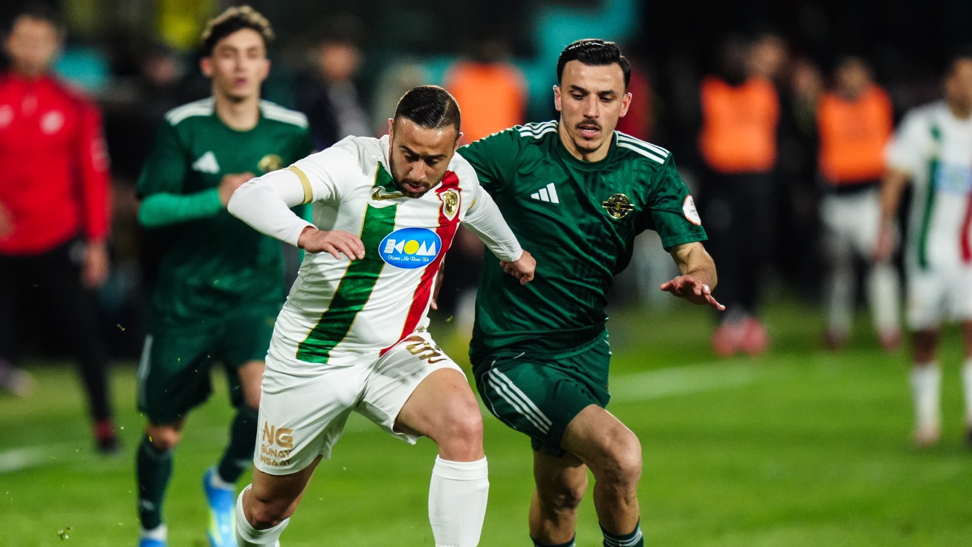 1. Lig'de çekişmeli ikincilik yarışı