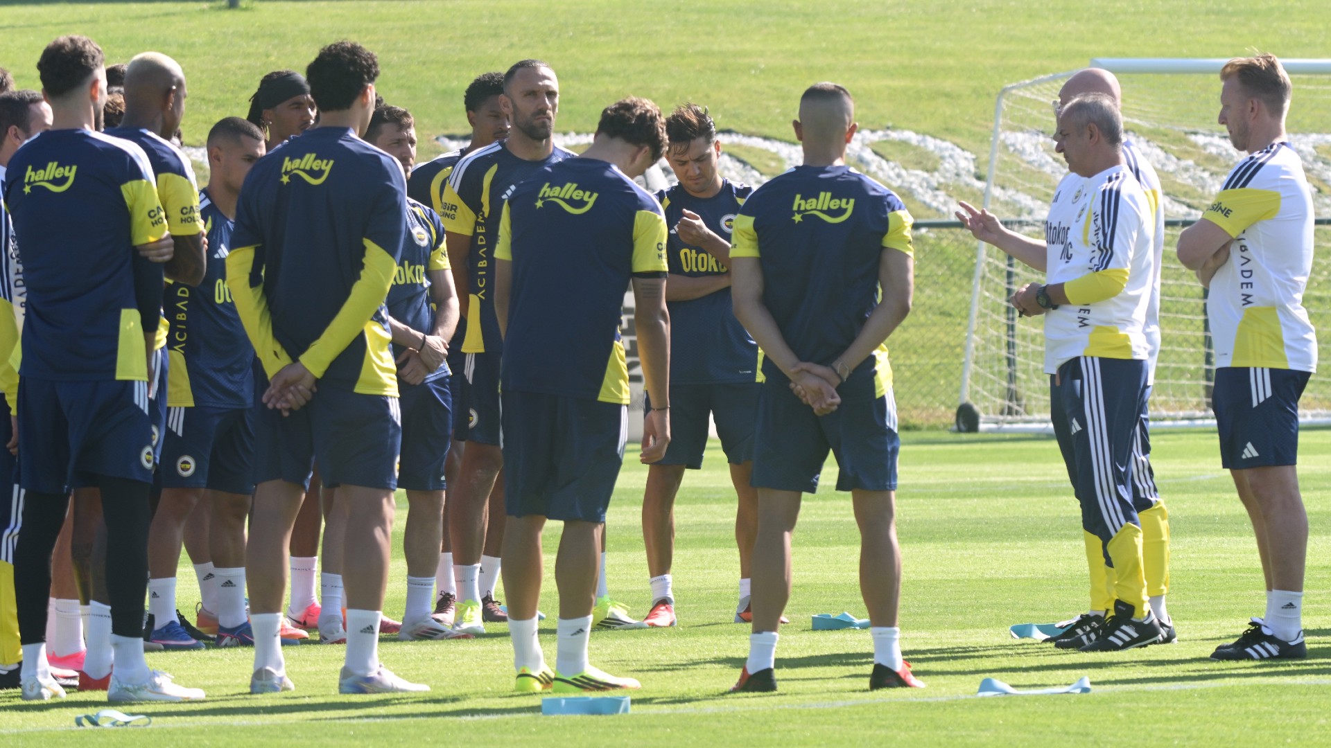 Fenerbahçe, hazırlıklarına başladı