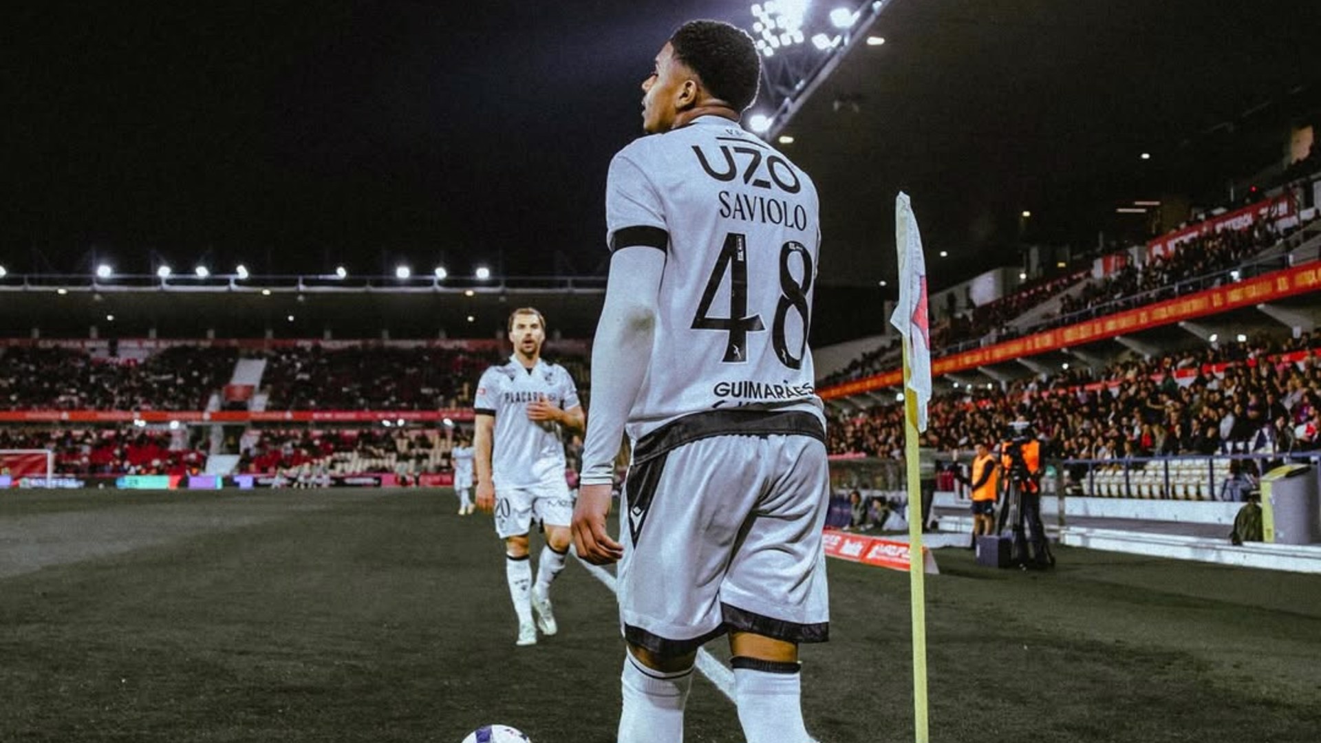 Noah Saviolo imza için geldi