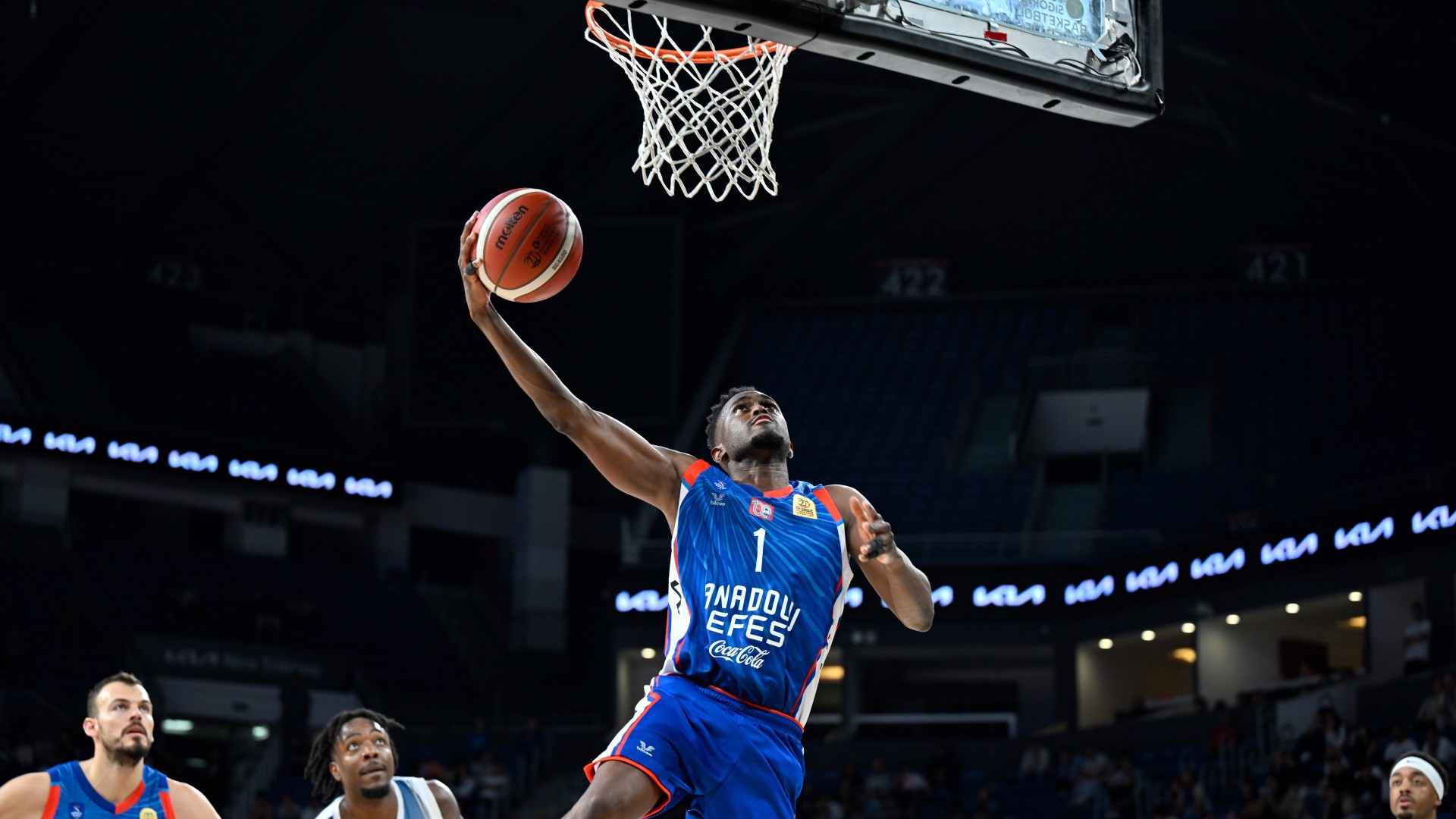 A.Efes, Milano deplasmanında