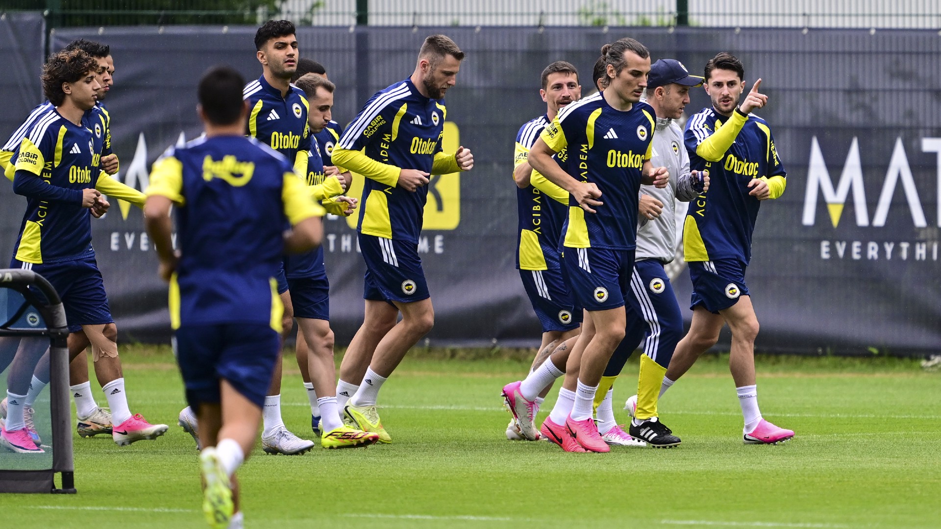 Fenerbahçe, Admira karşısında