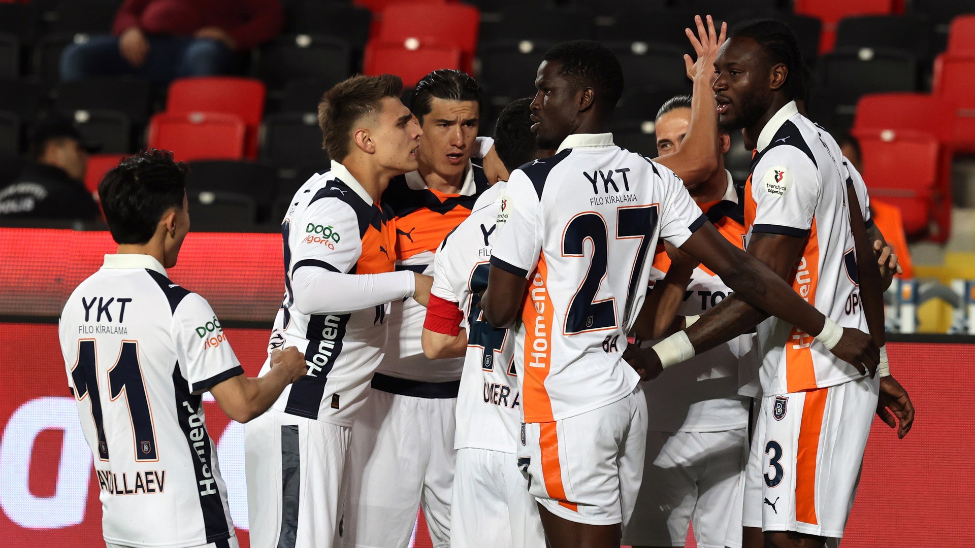 Başakşehir deplasmanda galip