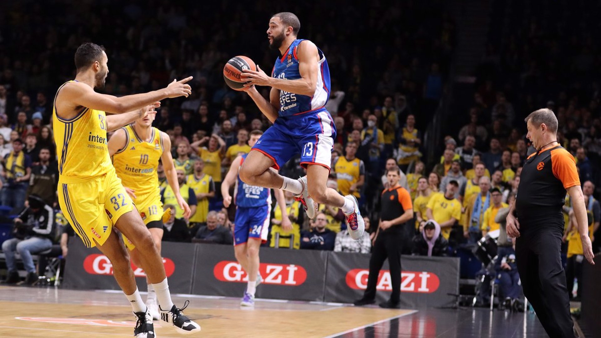 A. Efes, A. Berlin'i devirdi