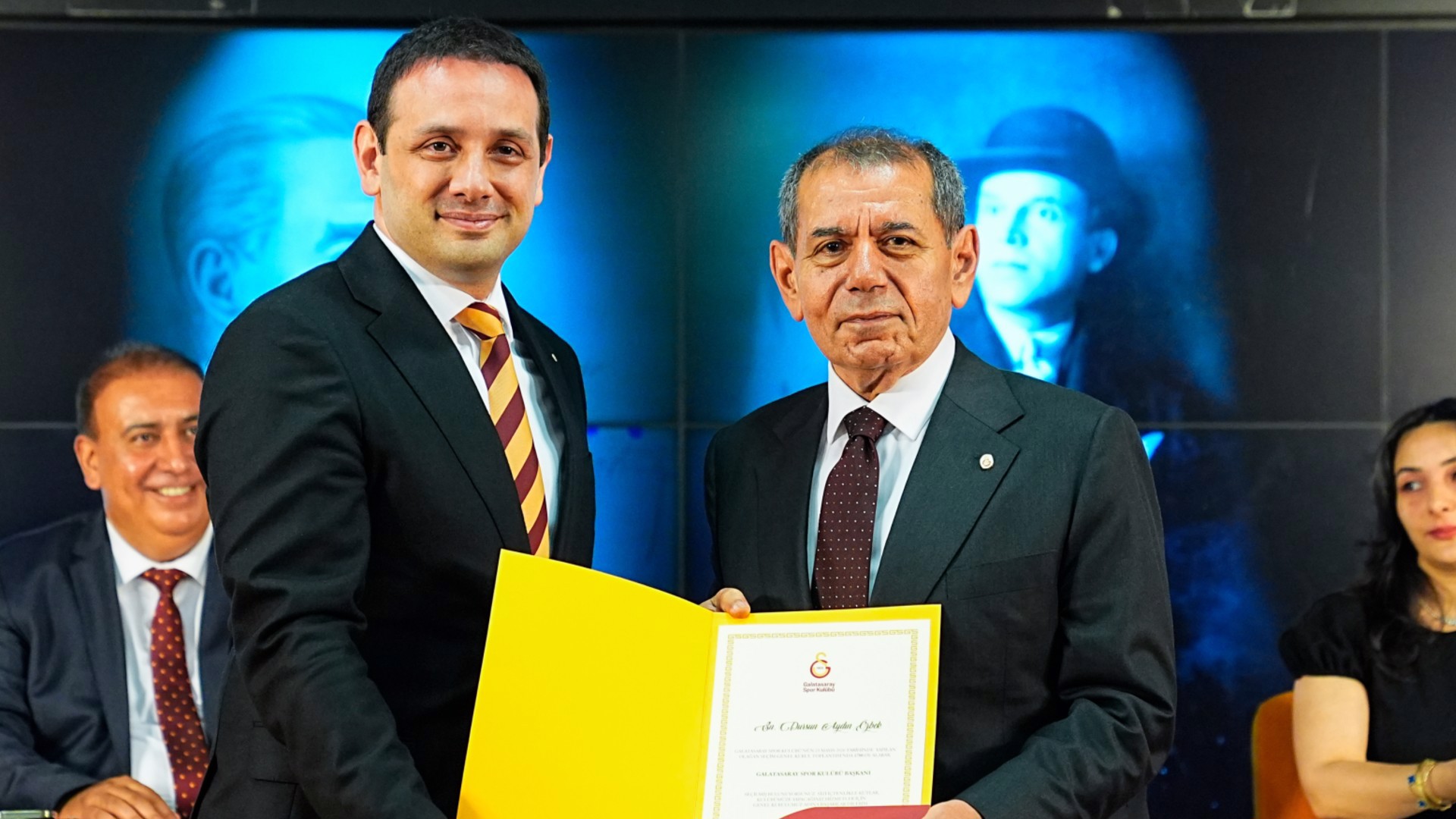 Dursun Özbek mazbatasını aldı
