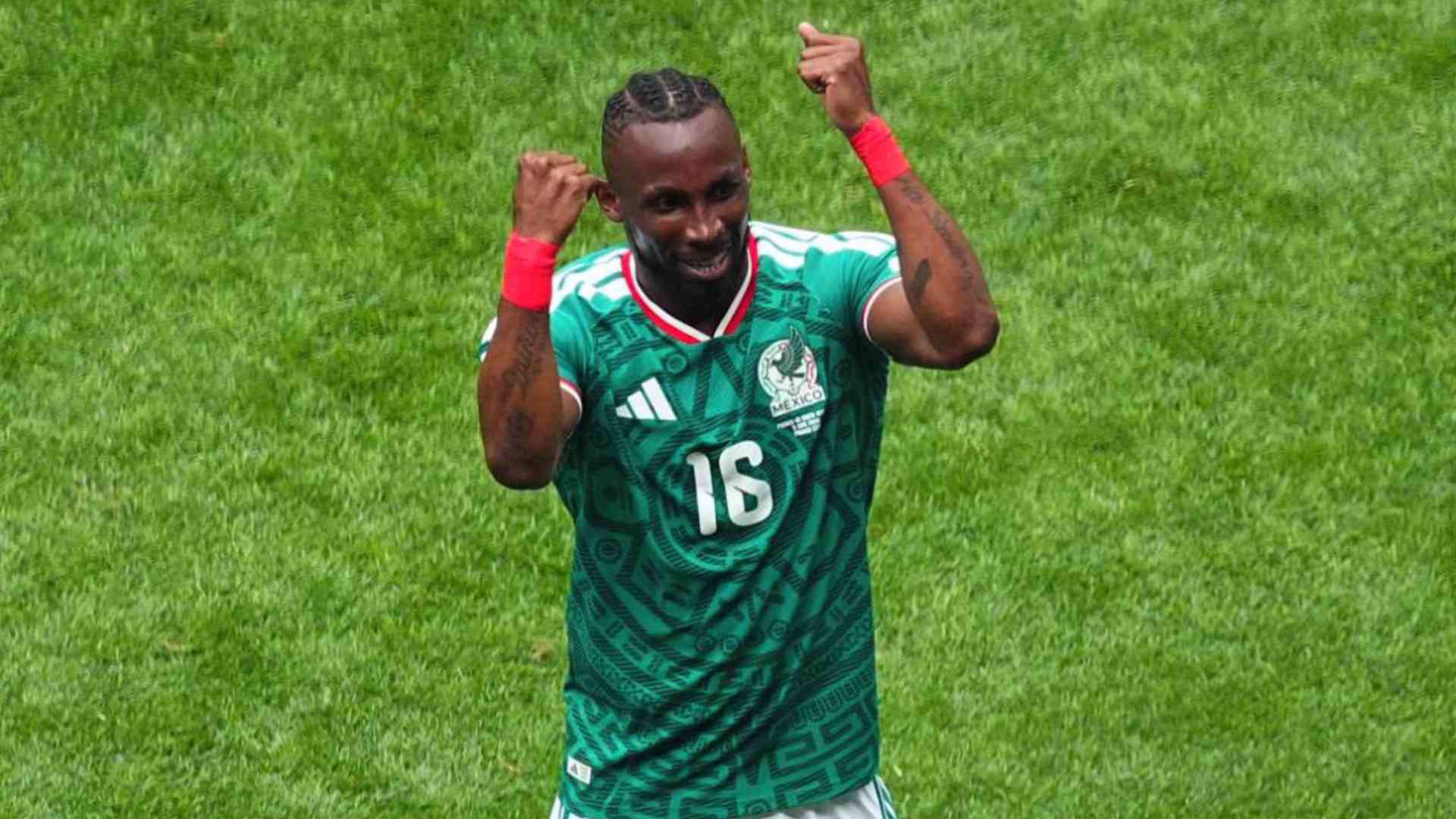 Le Mexique s’impose contre l’Afrique du Sud dans un duel d’ouverture à 3 cartons rouge