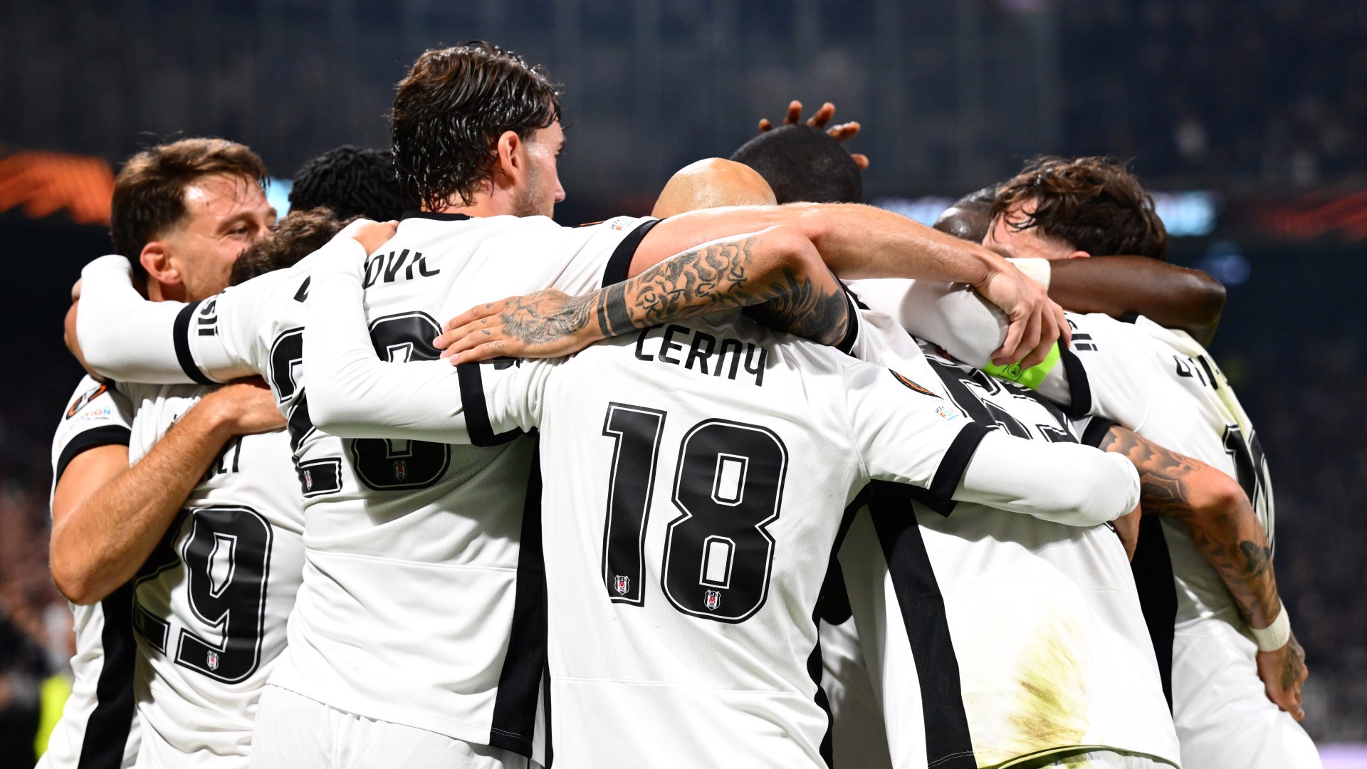 Beşiktaş, Marsilya'yı 4 golle yıktı