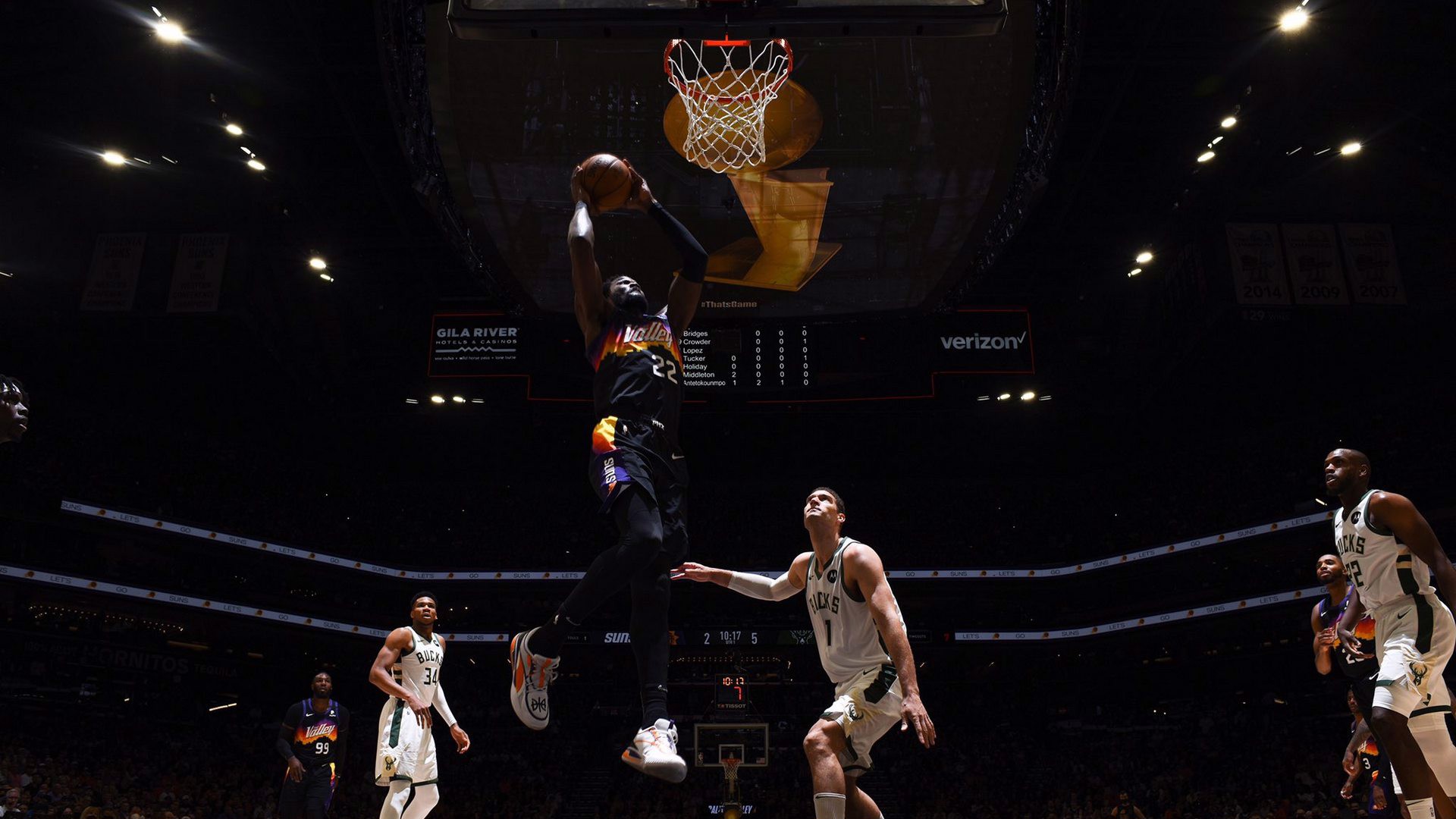 İlk maçın galibi Phoenix Suns