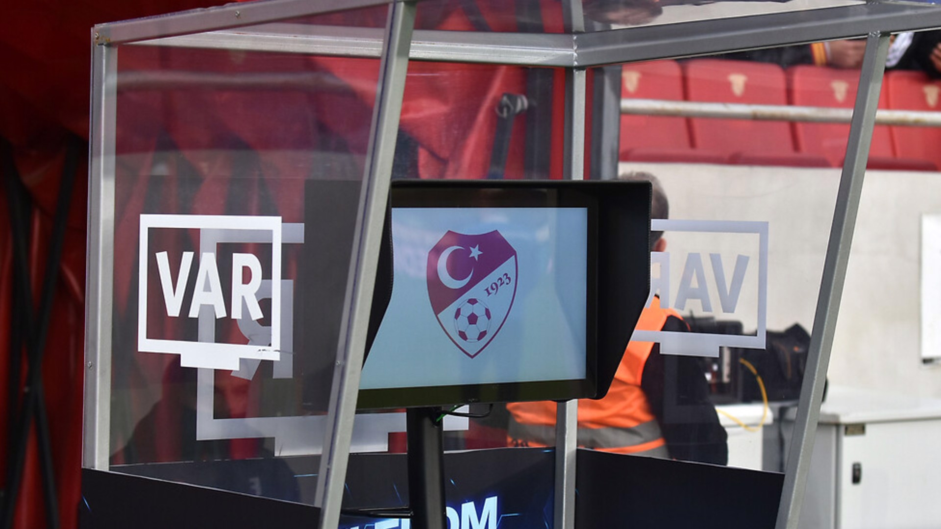 Dev maçın VAR hakemi belli oldu