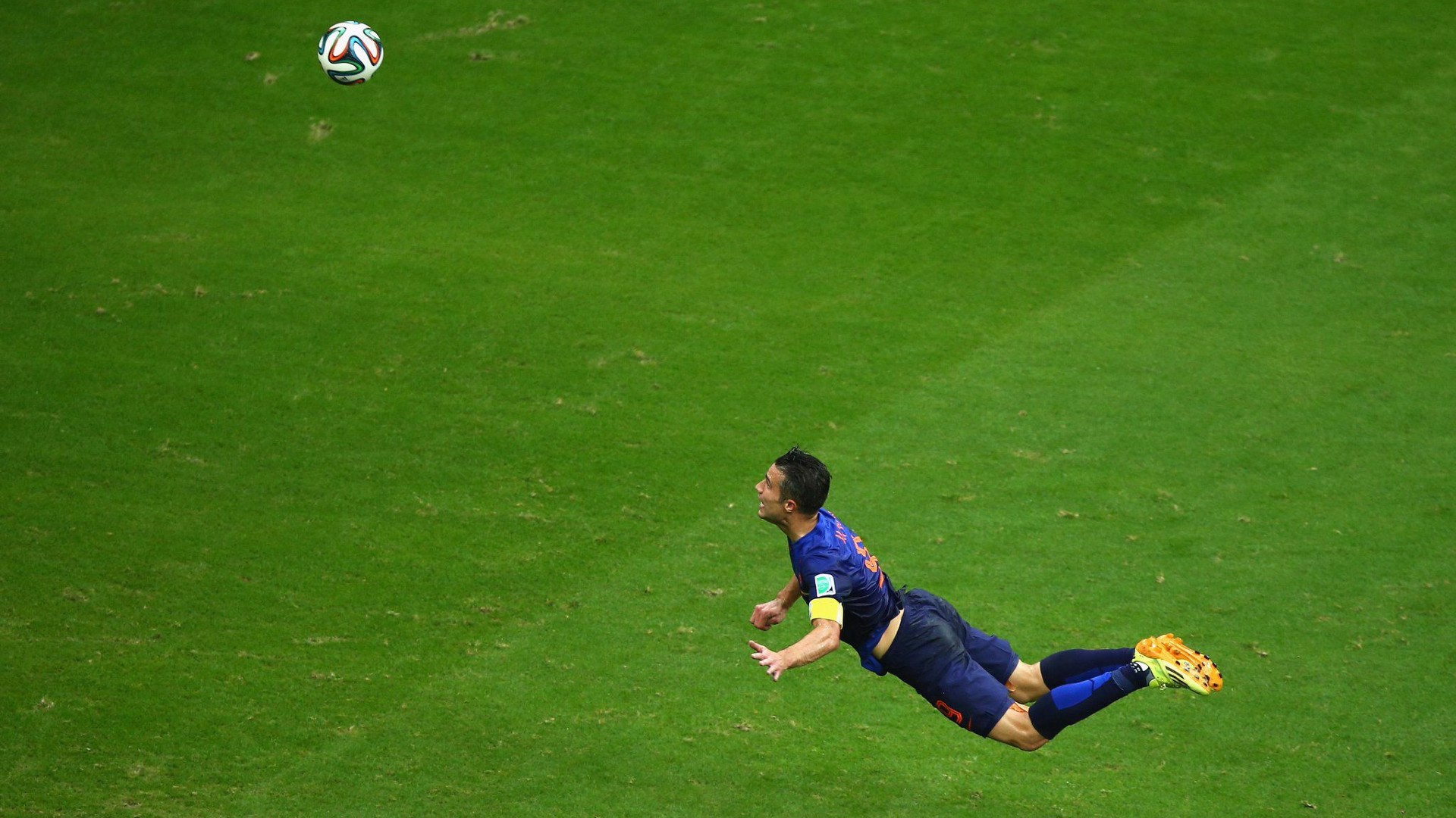 Van Persie’nin İspanya’ya uçan kafası