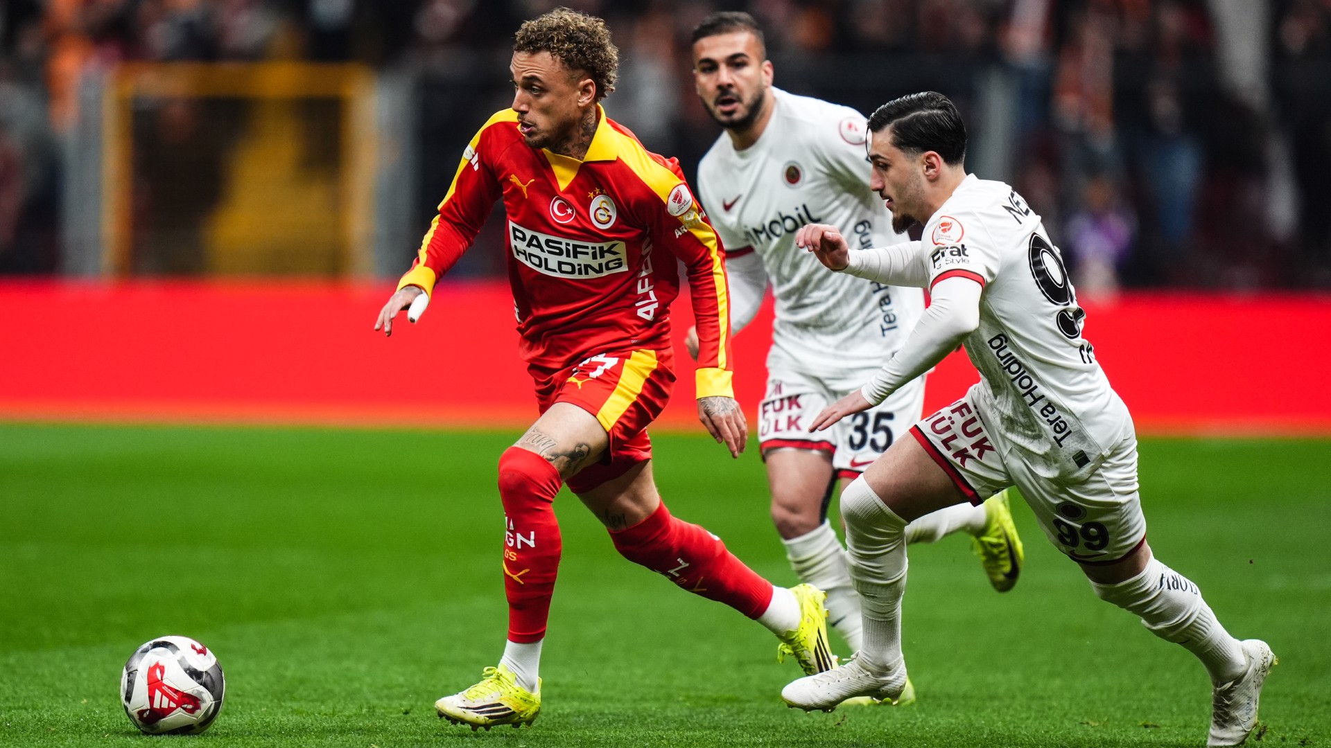 Yazarların G.Saray yorumları