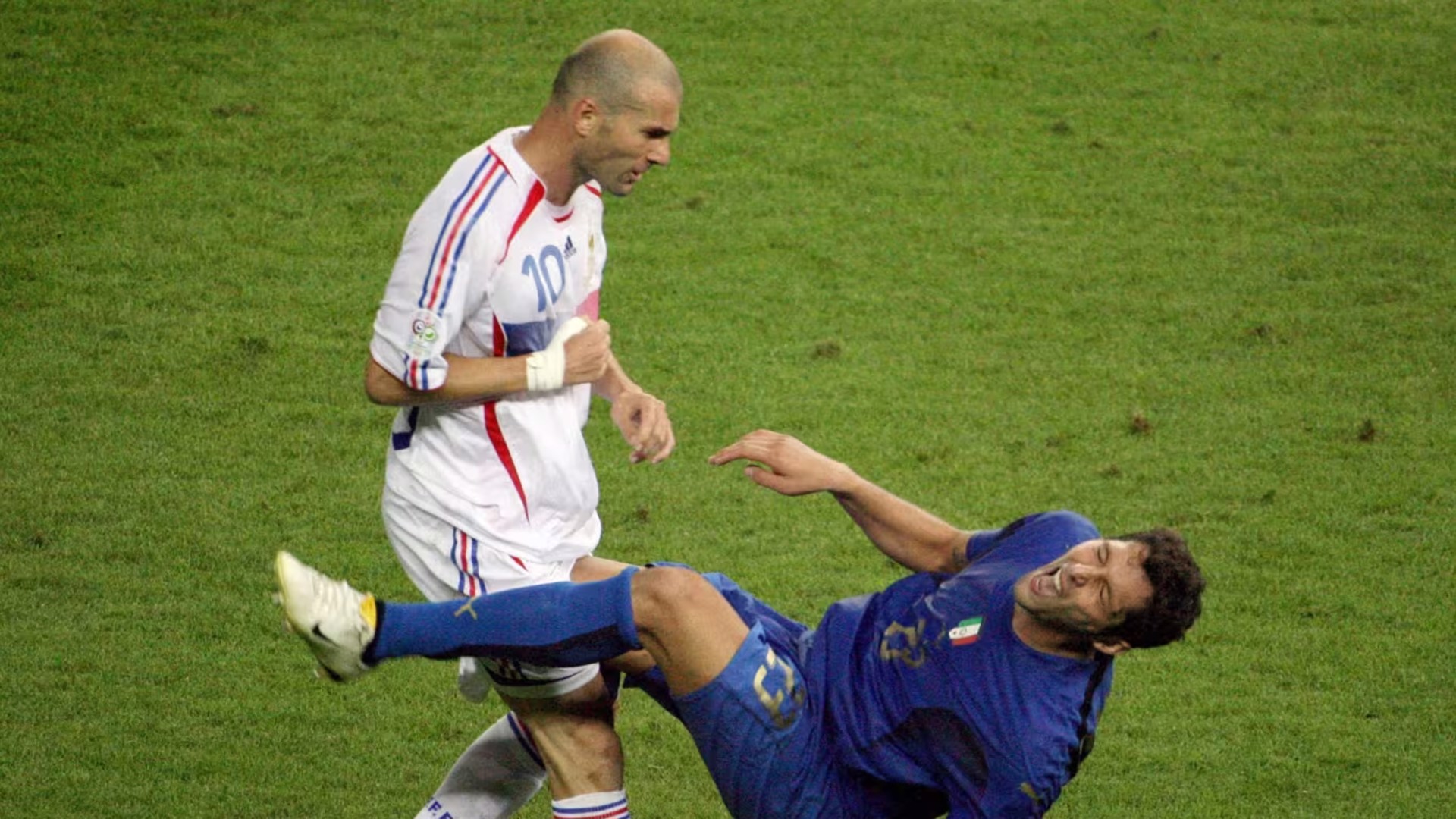 Zidane'ın finalde Materazzi'ye attığı kafa
