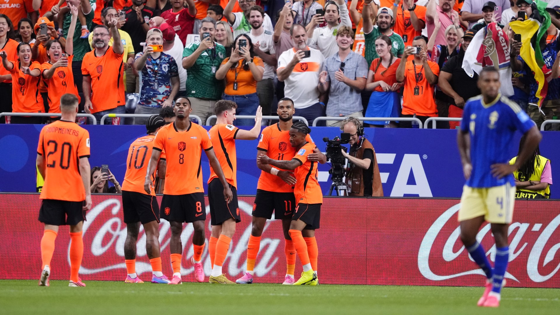 Hollanda, İsveç'i dağıttı