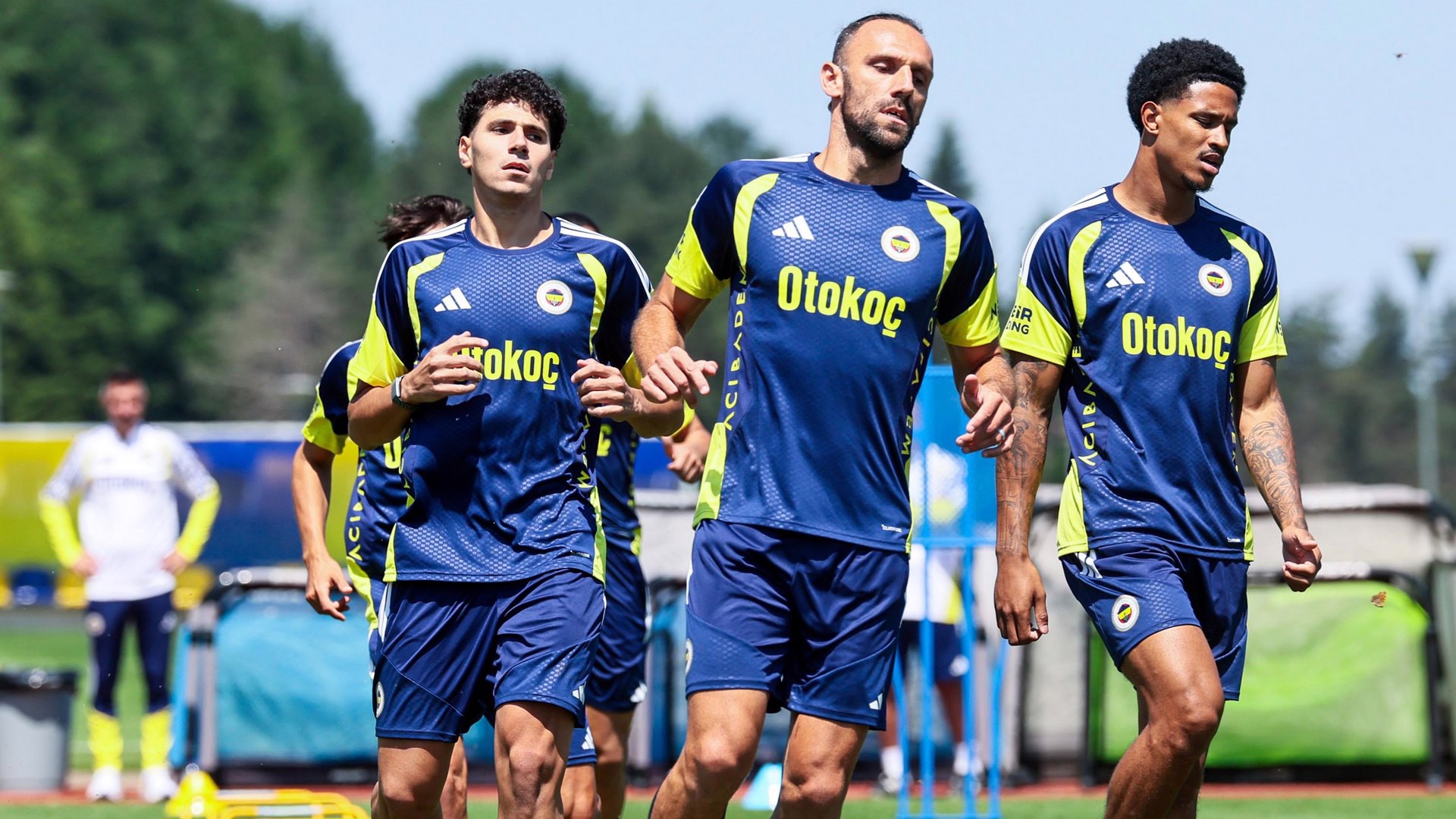 Fenerbahçe hazırlıklarını sürdürdü