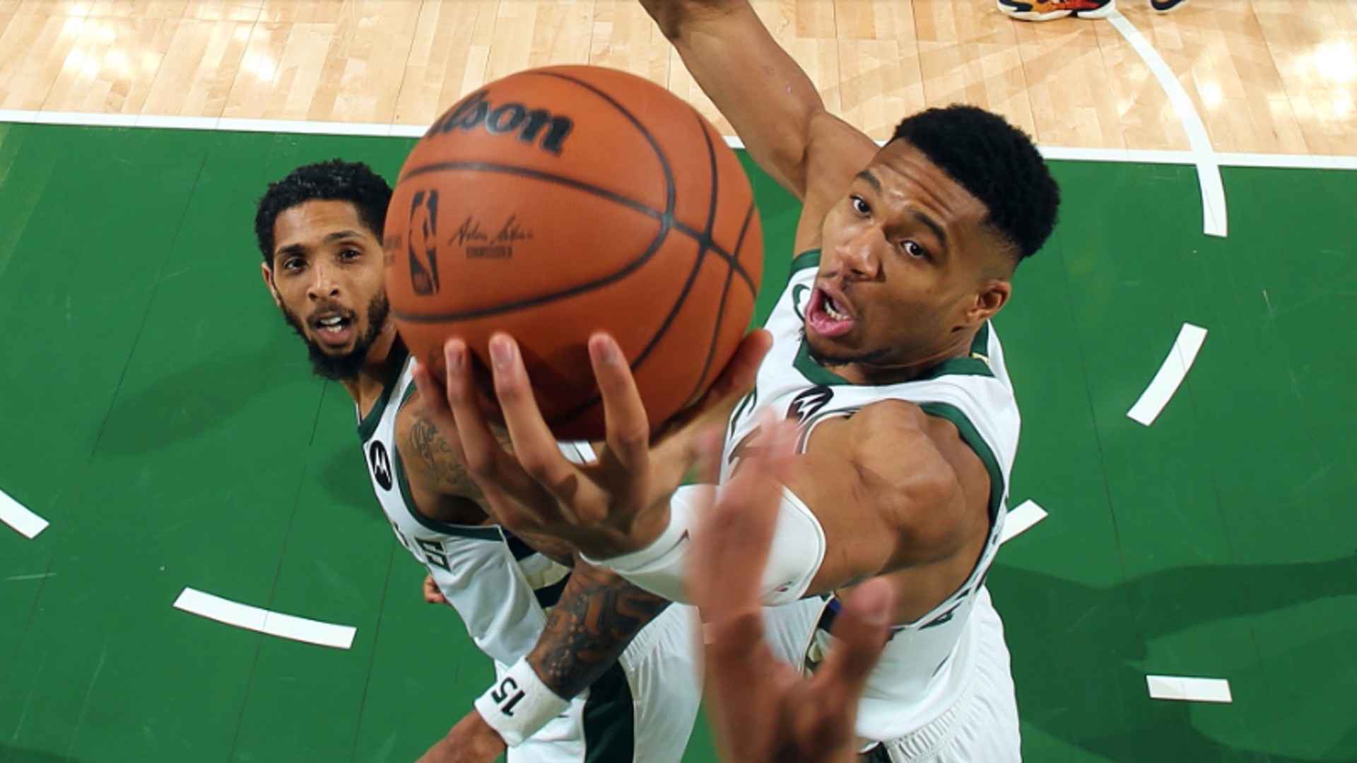 Antetokounmpo'dan kariyer rekoru