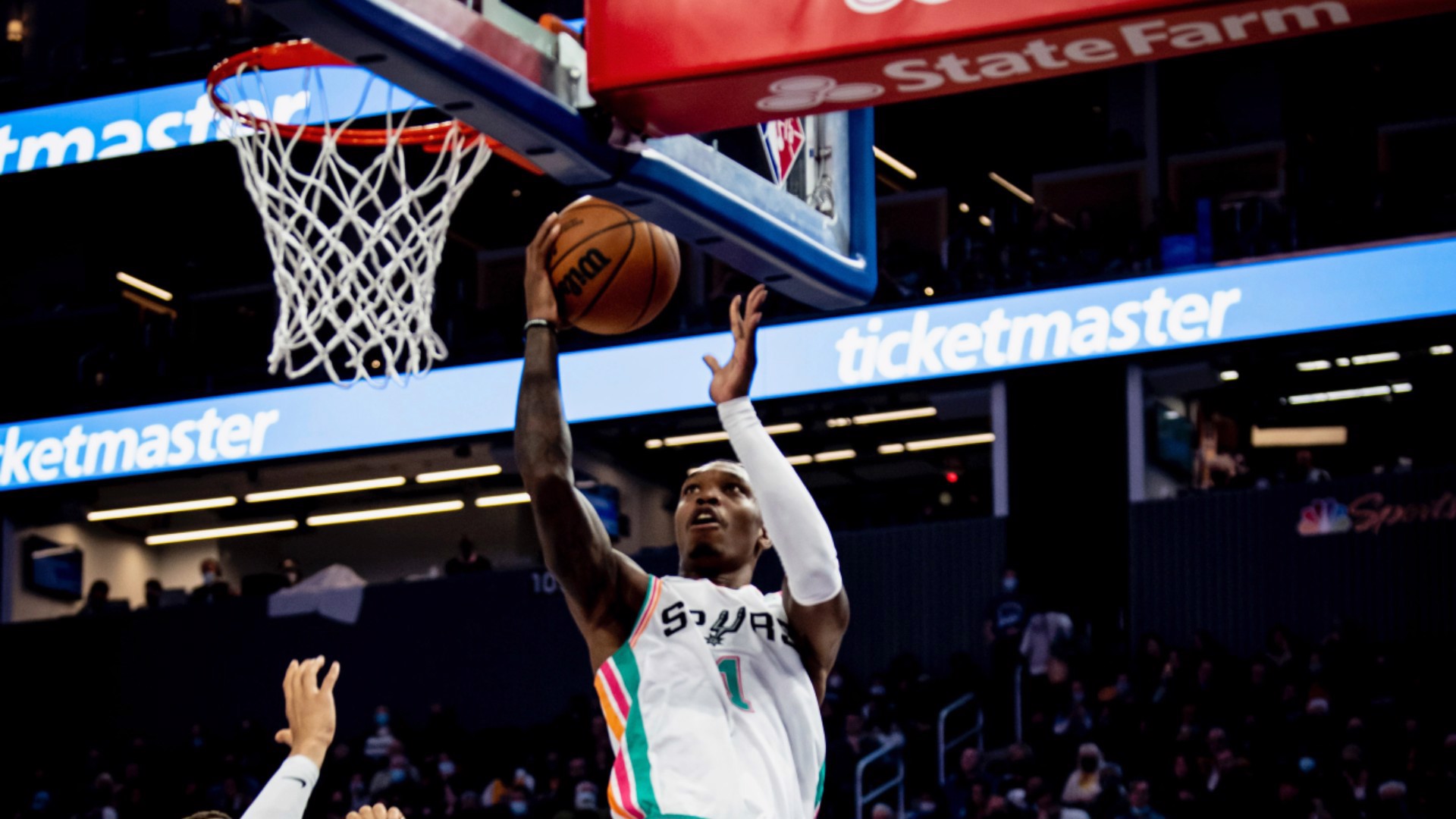 Spurs, Warriors'ı devirdi