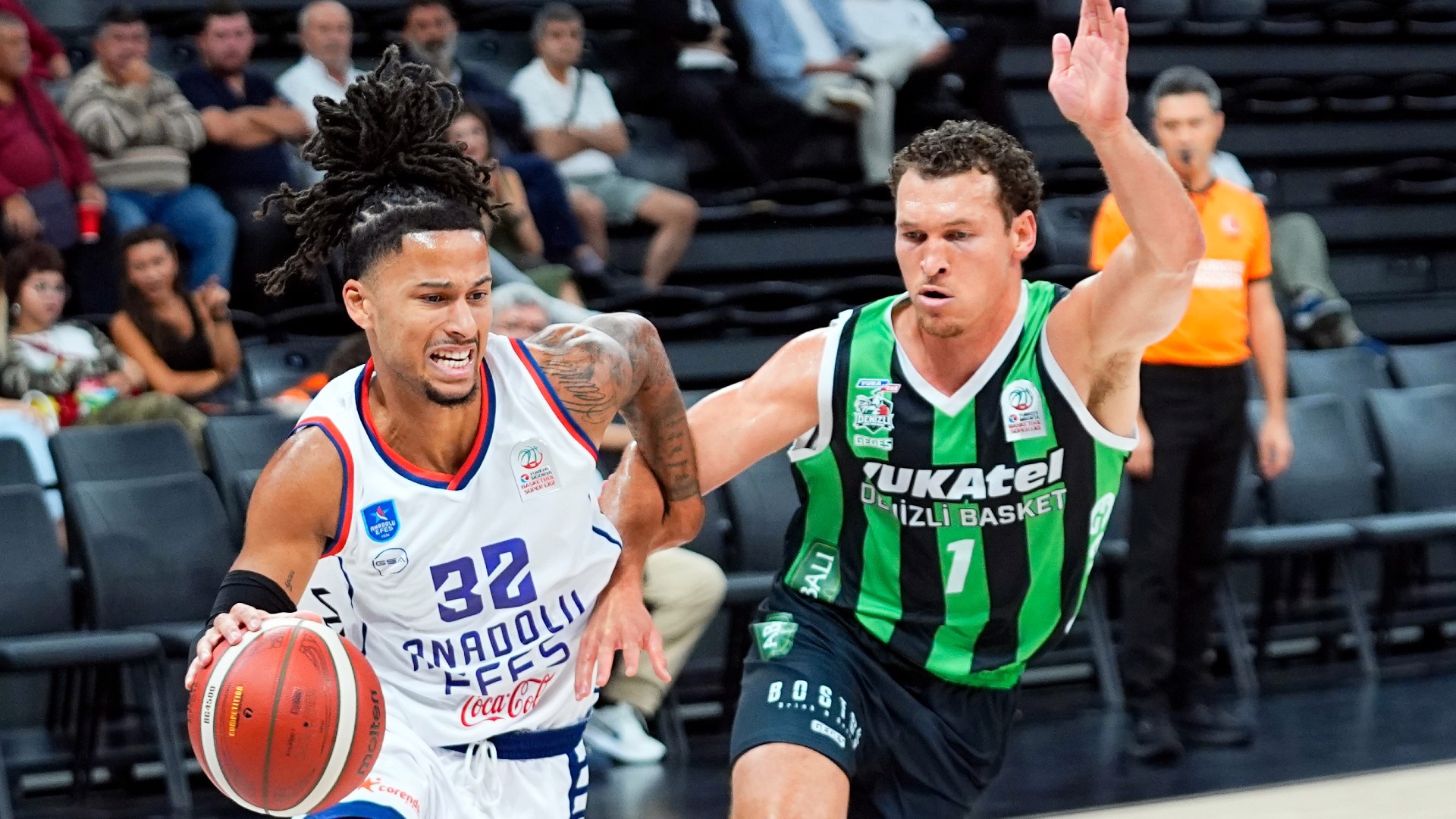 Anadolu Efes evinde kazandı