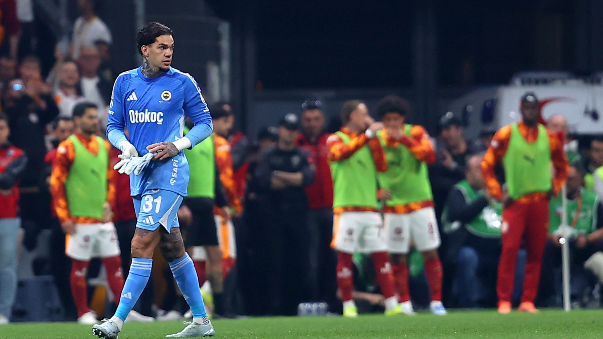 Ederson özür diledi