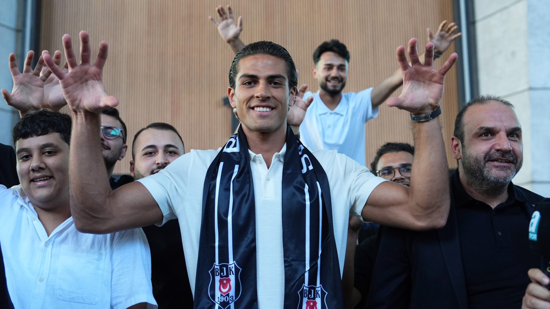 Doğan, Beşiktaş için imzaya geldi