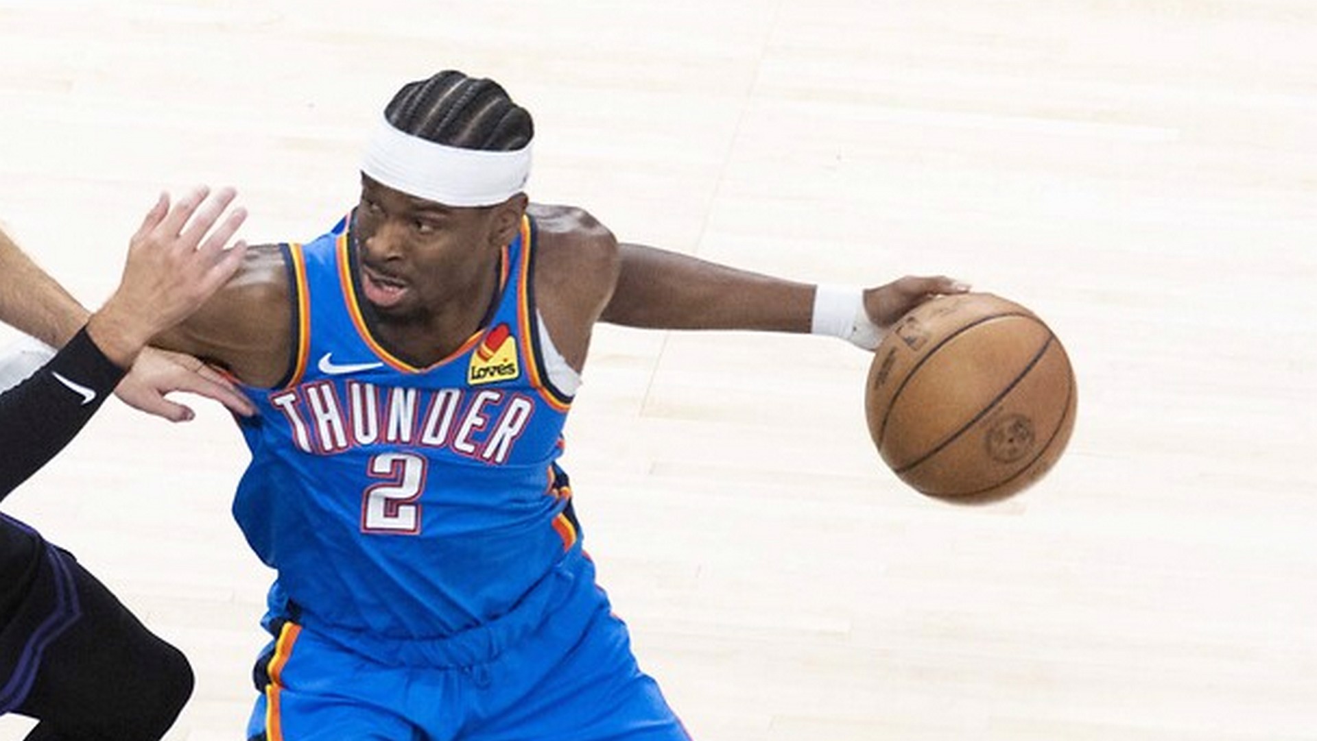 Thunder seride öne geçti