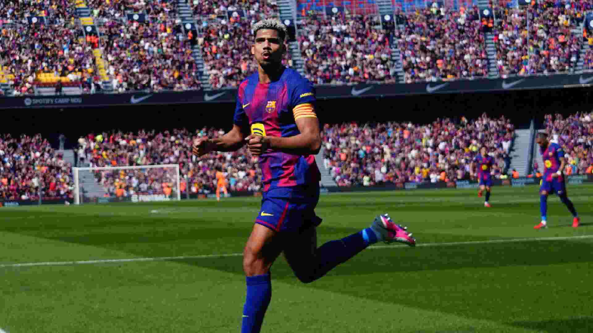 Ronald Araújo quitte le FC Barcelone et rejoint Liverpool en prêt