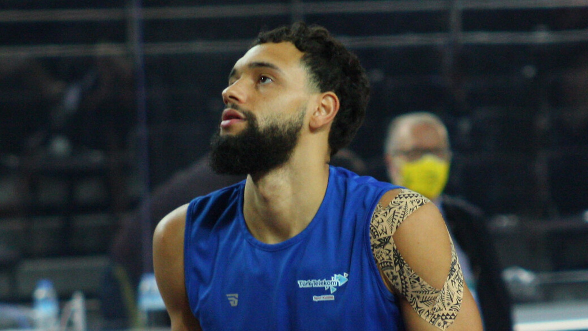 Tyler Ennis ile yollar ayrıldı