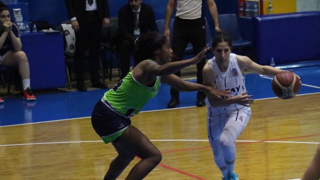 Özge Yavaş Beşiktaş'la anlaştı