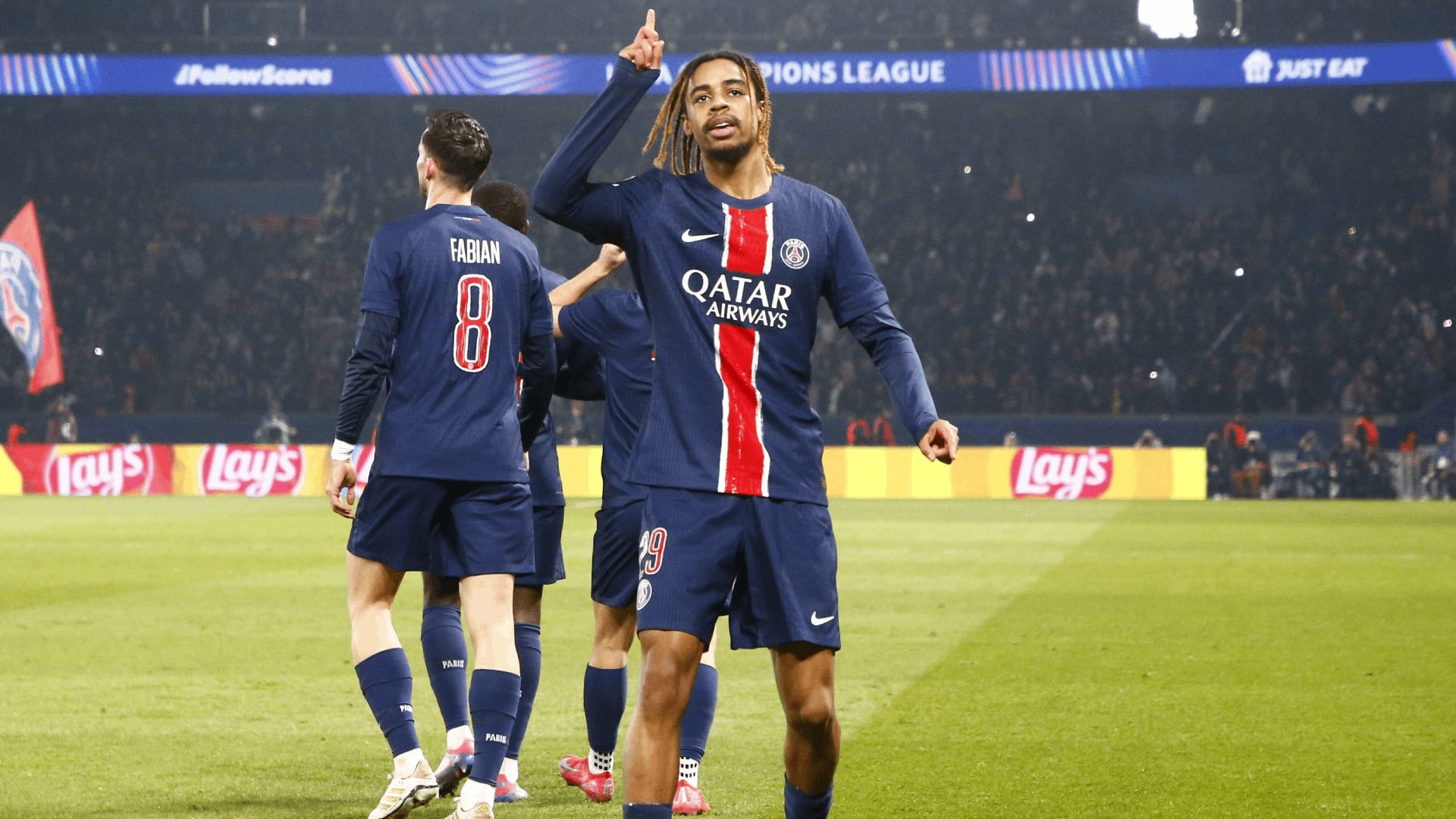 Paris survole les barrages et rejoint les 8es de finale