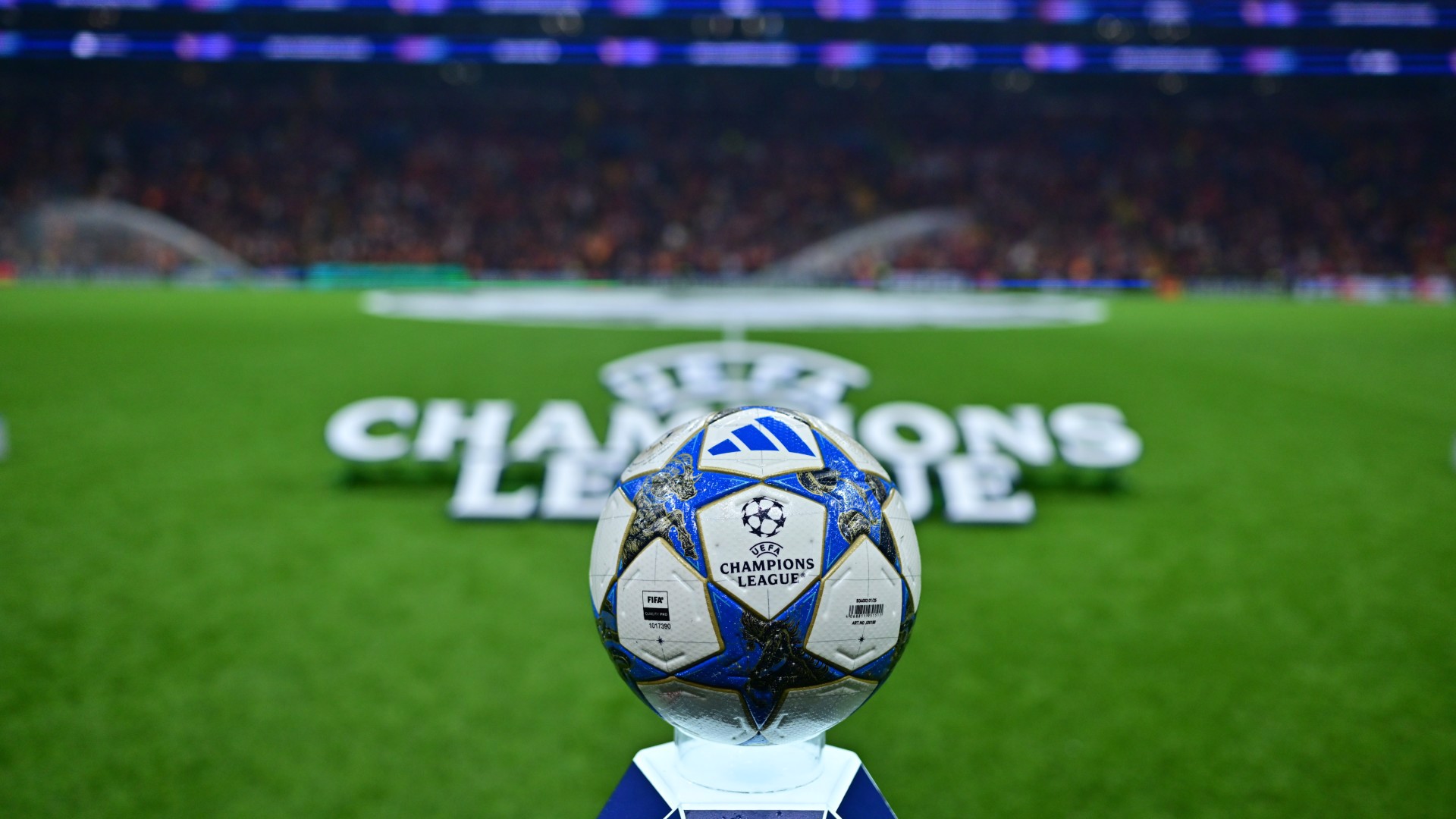 Arsenal ilk, PSG ikinci kupanın peşinde