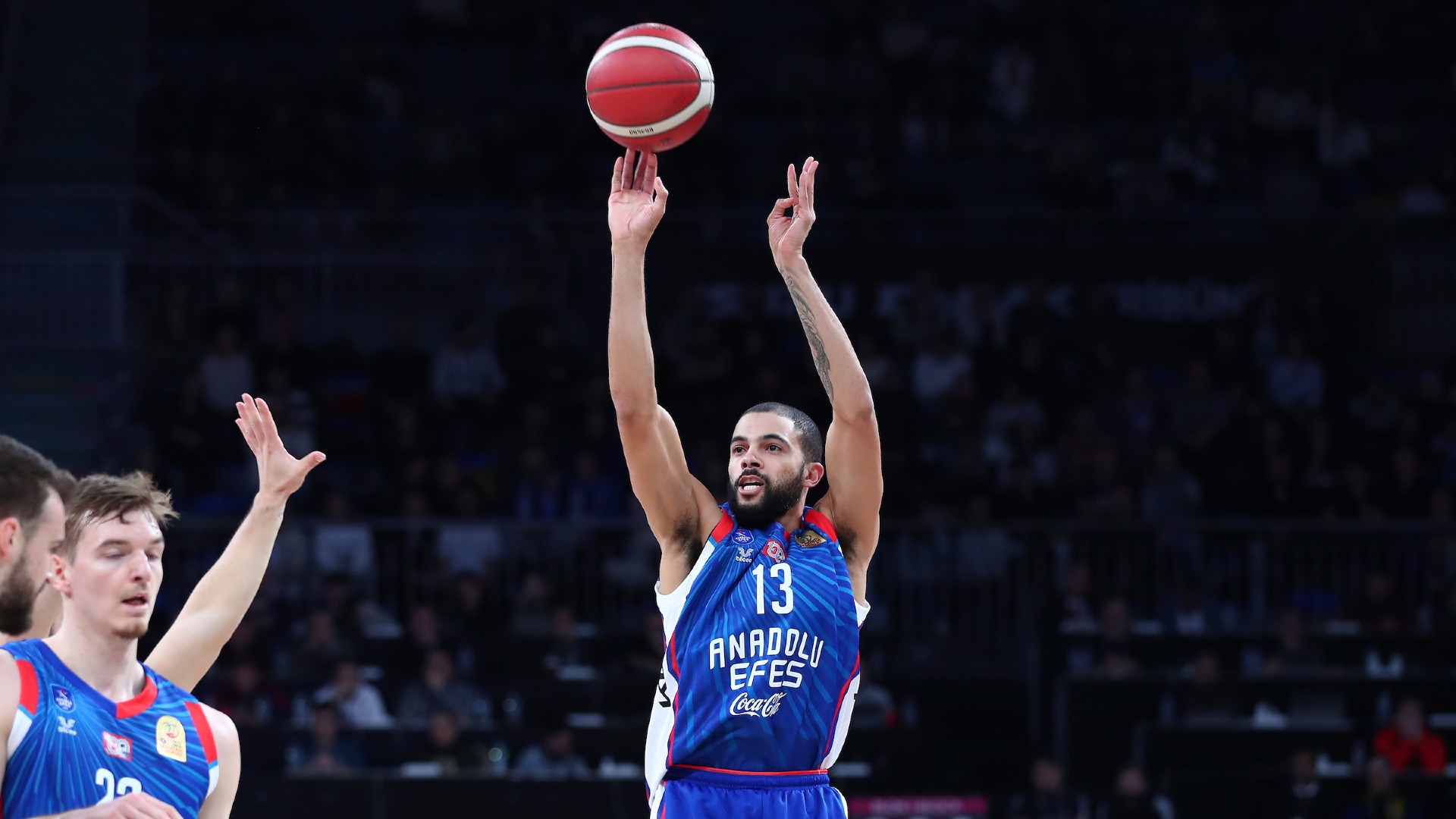 A.Efes, F.Bahçe Beko'yu devirdi