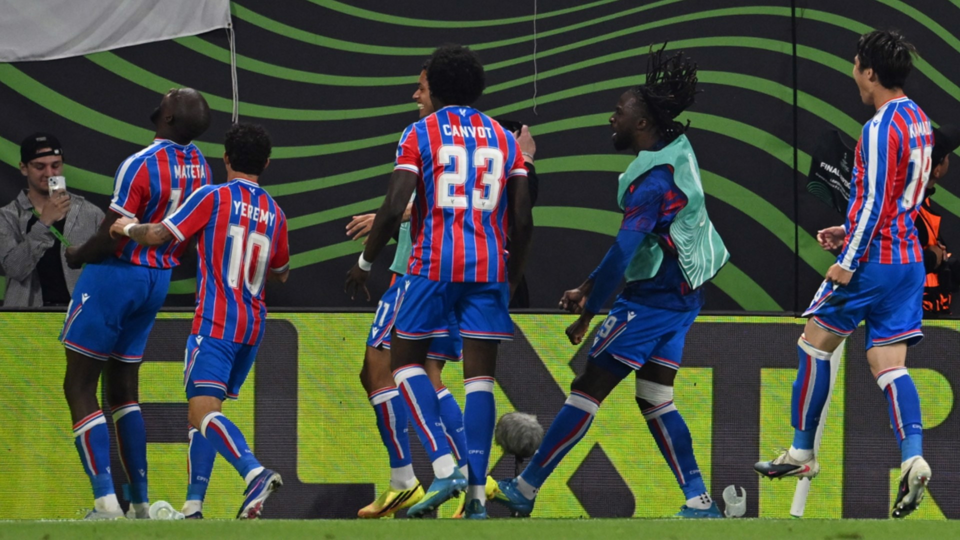 Konferans Ligi'nde şampiyon Crystal Palace