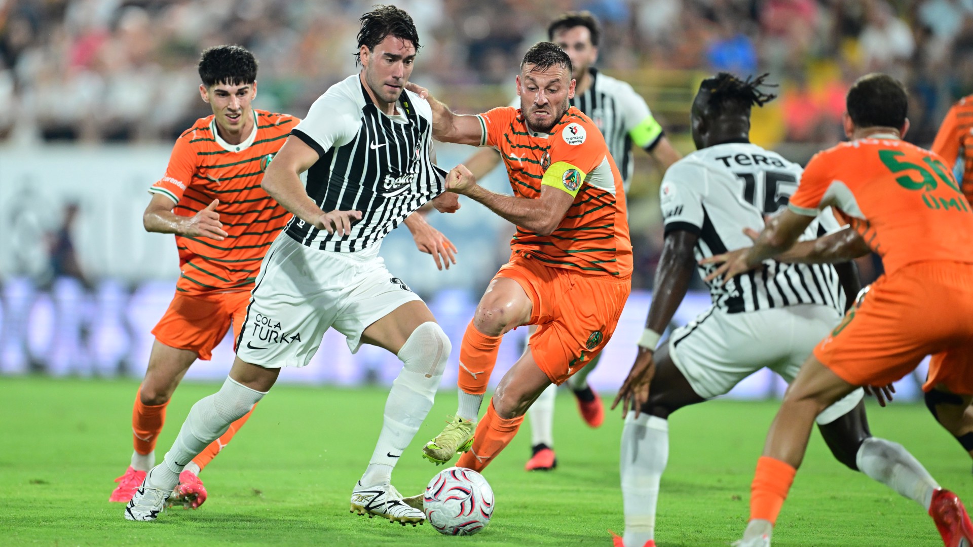 Beşiktaş, Alanyaspor'a tek golle yenildi