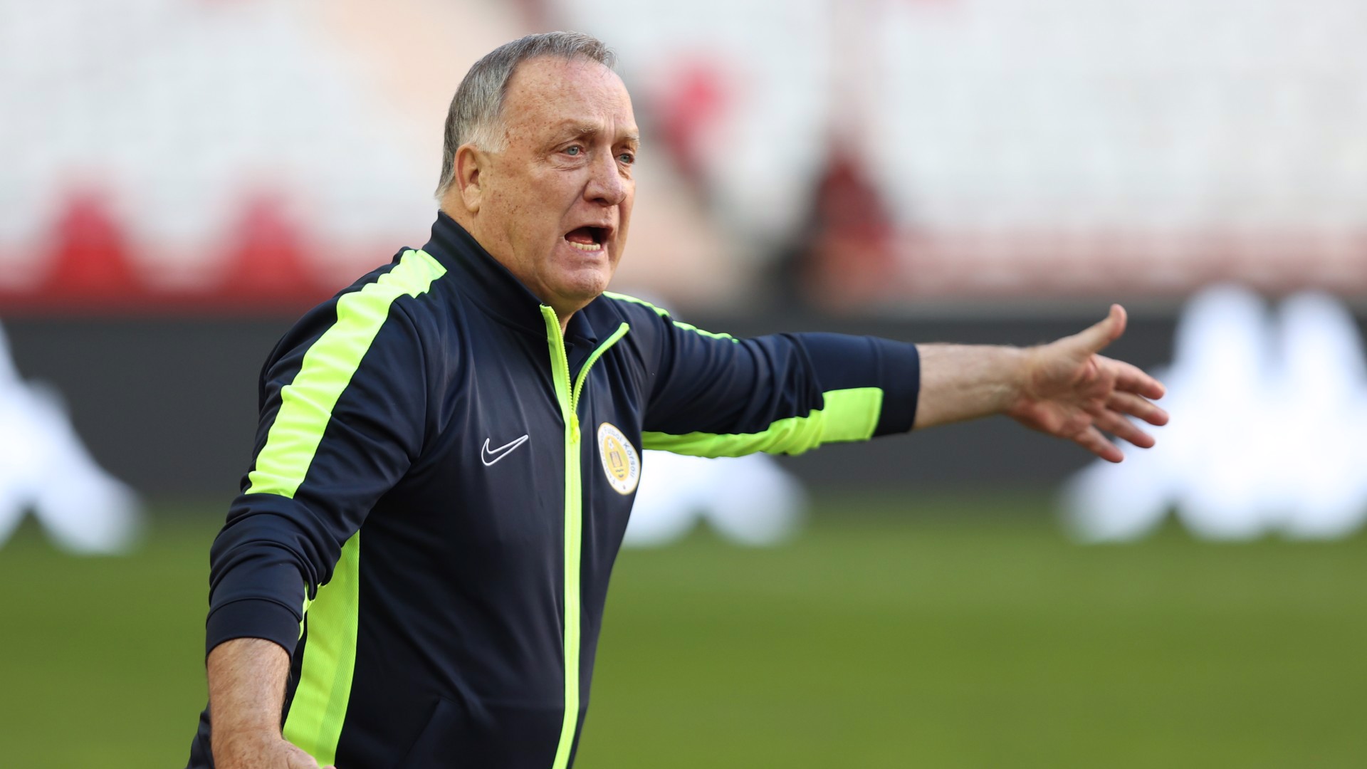 Curaçao'da gözler Advocaat'ta