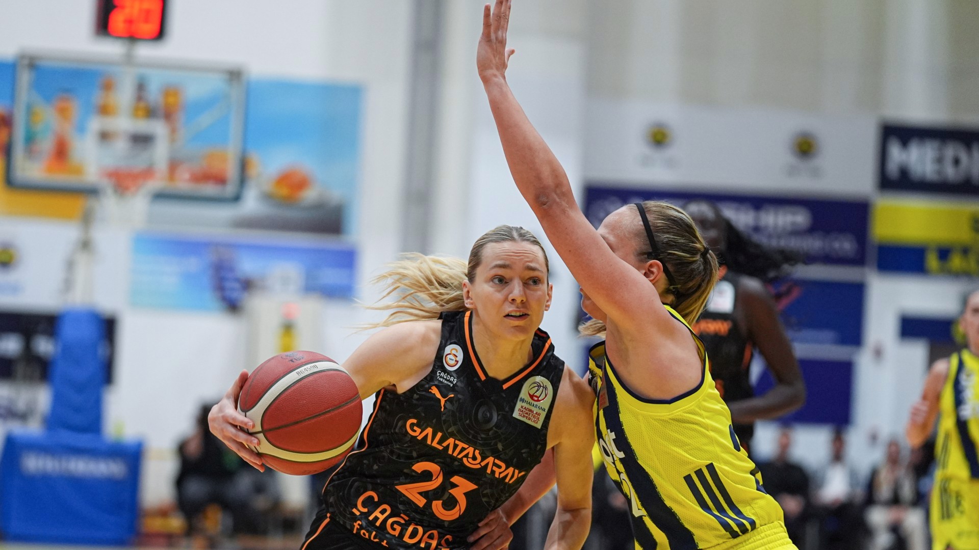 Finalde Türk derbisi